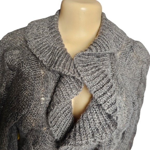 Decree Ruffle Cardigan - Picture 4 of 10